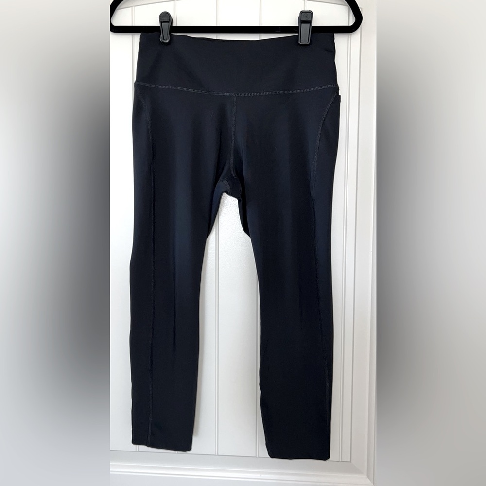 Women’s Nike athletic capri leggings, black, size Medium